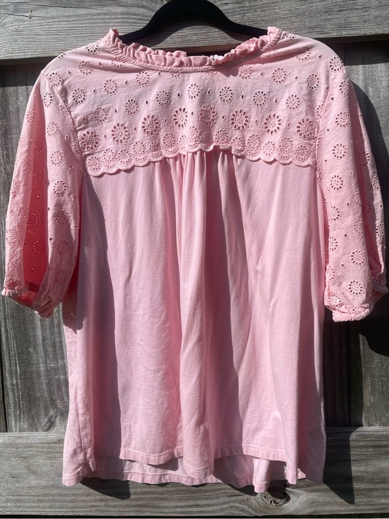 crown & ivy Tops - crown & ivy Light Pink Eyelet Cotton Blead Ruffled Neck Blouse Sz XL